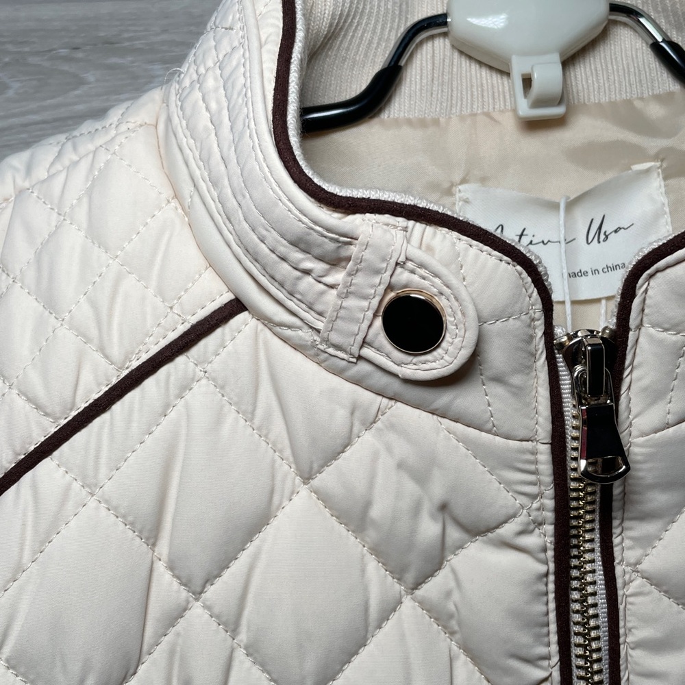 NWT- Active USA Women's Quilted Vest with Suede Piping, Ivory - Picture 3 of 4